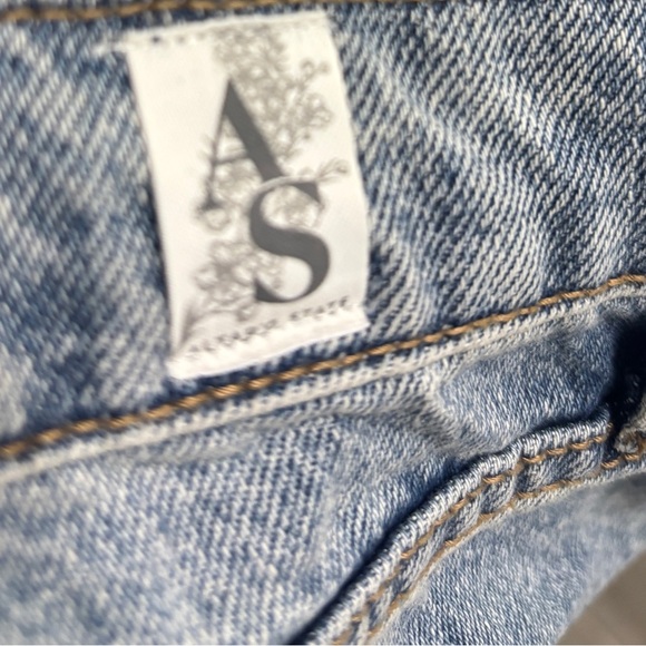 Altered state Jean shorts size medium - Picture 4 of 6